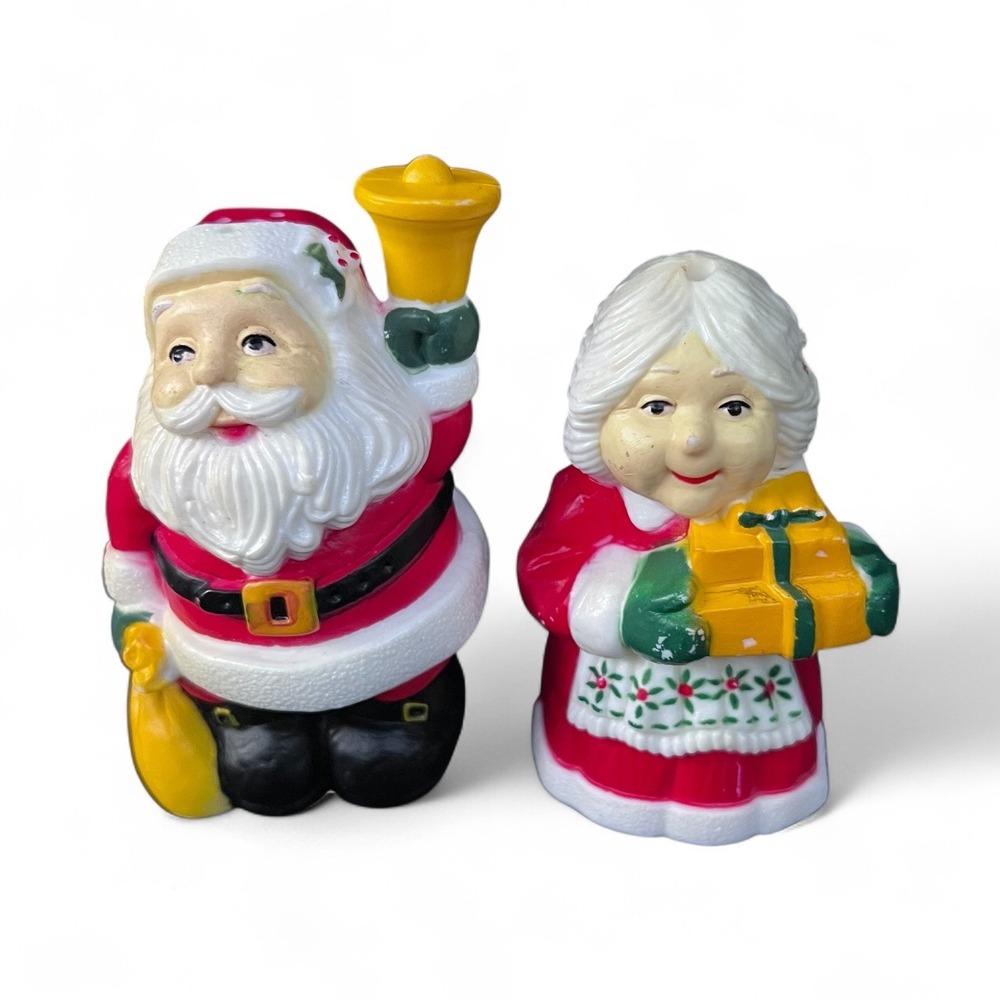 Vtg. Hallmark Christmas Santa &Mrs Claus Hard Plastic Salt and Pepper Shaker Set